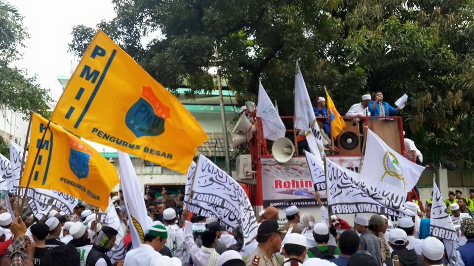 Berita Foto : Rekaman Aksi Ratusan Umat Islam dari MMI, FPI, FUI, Kamra di depan Kedubes Myanmar
