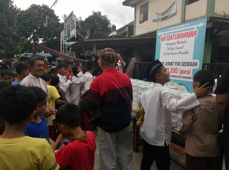 FOTO: Terharu, Anak SD Donasikan Rp. 2000 untuk Maidaturahmah Jumat Berkah