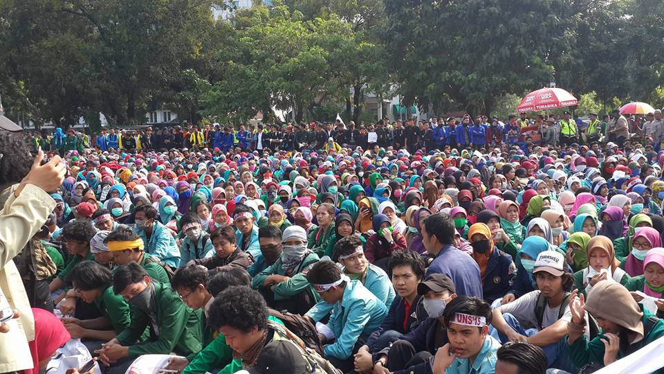 Foto Aksi Ribuan Mahasiswa Mei Dihadiri Ribuan Mahasiswa Bem Seluruh Indonesia Dan Ikatan Mahasiswa Muhammadiyah Foto Aksi Ribuan Mahasiswa Mei Dihadiri Ribuan Mahasiswa Bem Seluruh Indonesia Dan Ikatan Mahasiswa Muhammadiyah