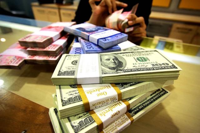 Janji Jokowi Disangsikan, Dolar Terus Meroket Rp 14.225/USD, Terendah sejak Krisis 1998