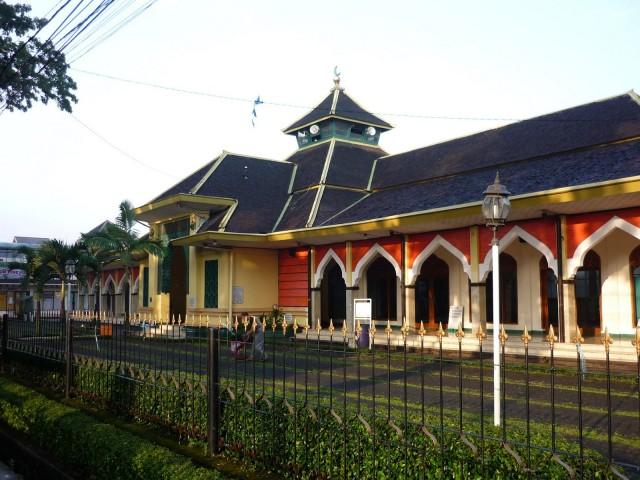 Uji Dimyati, Setengah Abad Jadi Muadzin di Masjid Idola Soekarno dan Jenderal Nasution