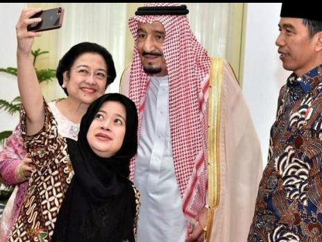 Jengahnya Muslimah dengan Tingkah Selfie Petinggi Negeri