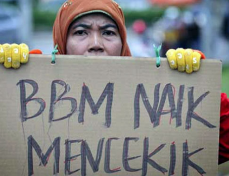 1 Juli Rakyat Menjerit BBM Naik Lagi Nyaris Rp. 10.000/liter