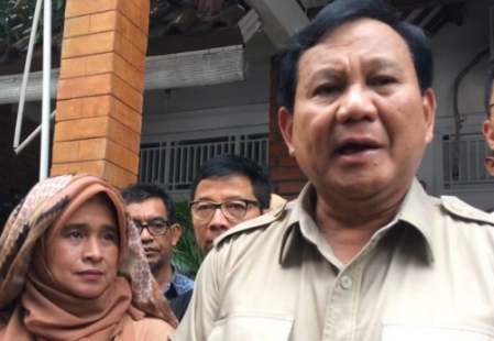 Prihatin Dipersekusi Projo di Batam, Prabowo Sambangi Neno Warisman