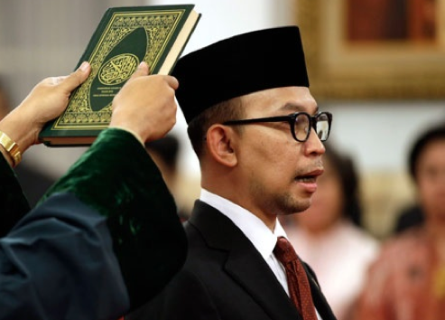 Chatib Basri, Jongos Asing yang Sangat Setia