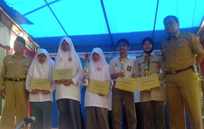 SMAN 1 Agam Cendikia dan MTsN Balingka Juara 1 Lomba Baca Puisi 
