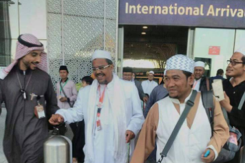 [VIDEO] Habib Rizieq Shihab Dikabarkan Umrah ke Arab Saudi diundang Raja Salman?