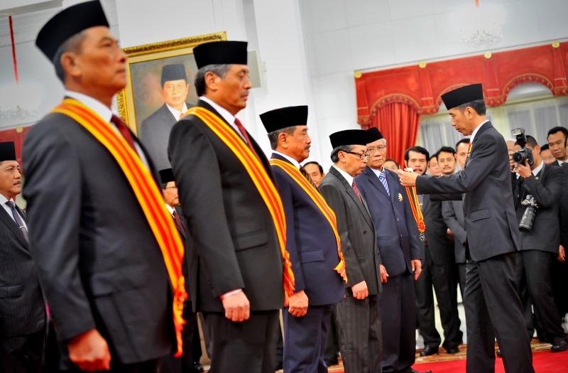 Balas Budi Group Lippo, Jokowi Sebar Bintang Penghargaan ke Mochtar Riady dan Tahir