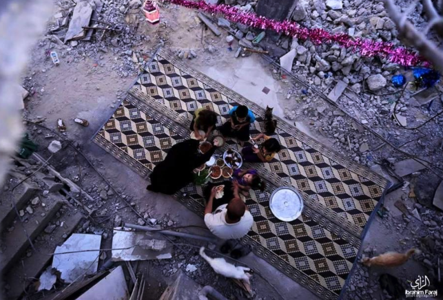 Berita Foto: Ramadhan di Balik Reruntuhan Gedung di Palestina