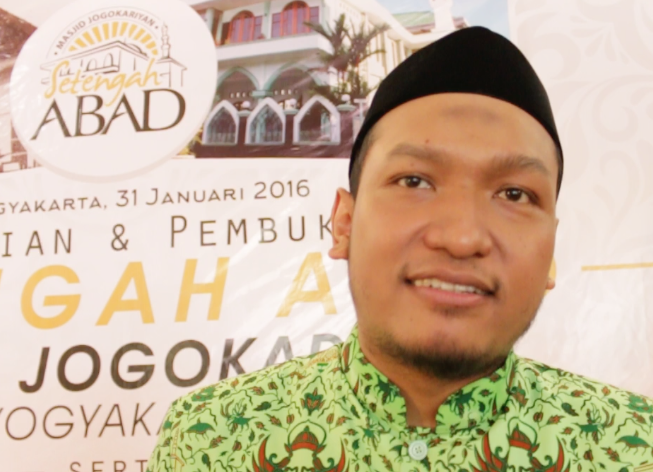 Ustadz Salim Fillah: Kita Bangun Gerakan Menshalatkan  