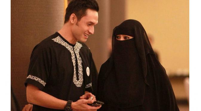 Dapet Pria Ganteng, Muslimah Bercadar Ini Hebohkan Dunia Artis