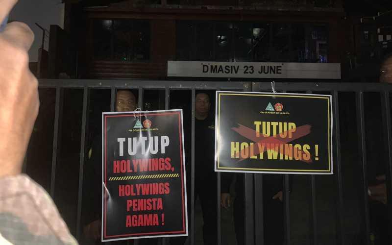 Eliminasi Liberalisme, Akhiri Promosi Maksiat Holywings