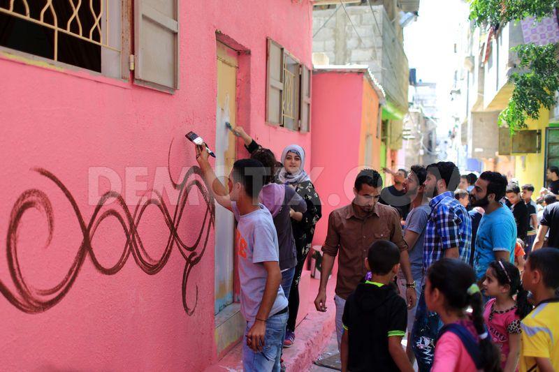 Menyambut Ramadan, Rakyat Gaza Mengecat Rumah dengan Warna Ceria