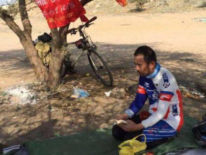 Naik Sepeda, Muslim dari Cina Berangkat ke Mekah untuk Berhaji