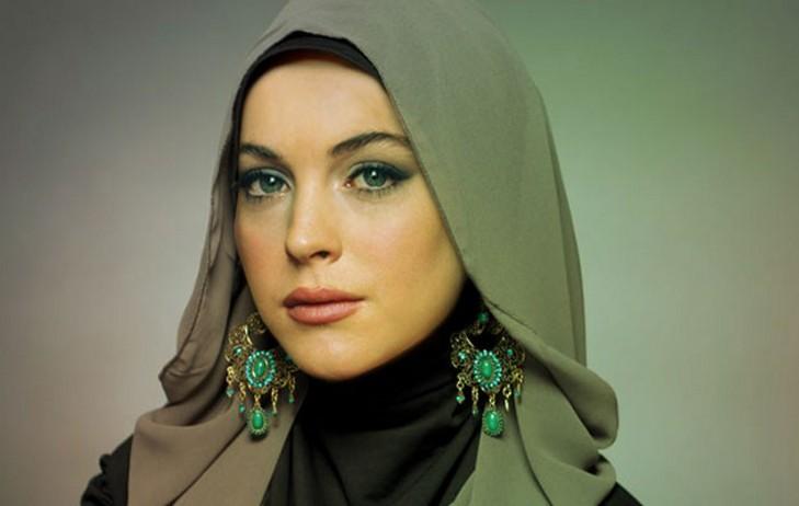 Lindsay Lohan dan Hikmah dari Rumor tentang Keislamannya