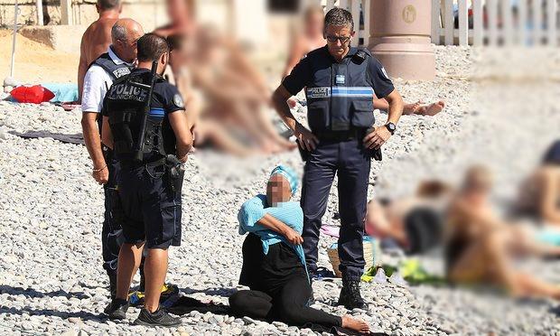 Pelarangan Burkini, Muslimah Dipaksa Melepasnya di Tempat Umum oleh Polisi Perancis