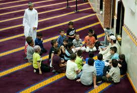 Mengajak Buah Hati Iktikaf, Mengenalkan Masjid Sejak Dini