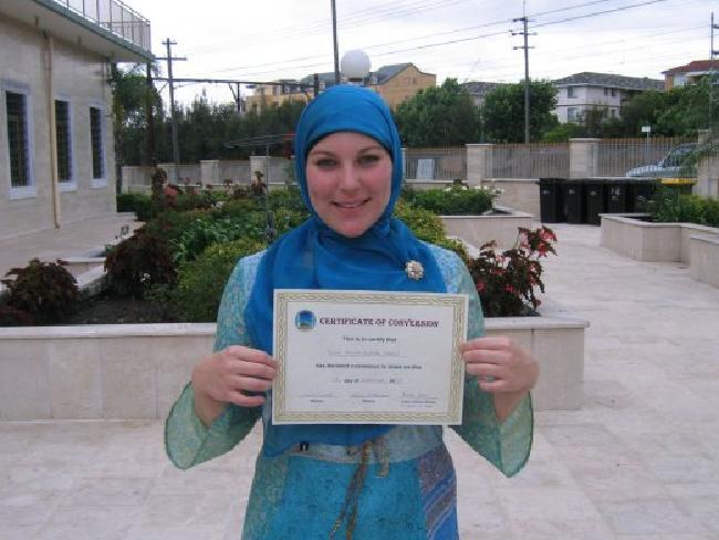 Mualaf Lydia dari Australia: Rajin ke Masjid untuk Mencari Keburukan Islam