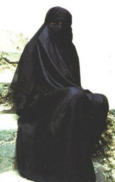 Mualaf Tara Blackthorn, Masuk Islam  dan Berniqab sejak Kelas 11
