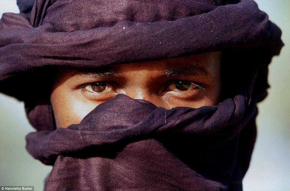 Manusia Sahara, Ketika Laki-laki Bercadar dan Perempuan Lazim Ganti Pasangan
