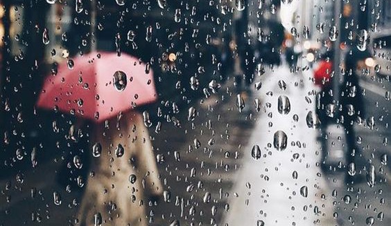 7 Tips Berbusana Ketika Musim Hujan untuk Muslimah 