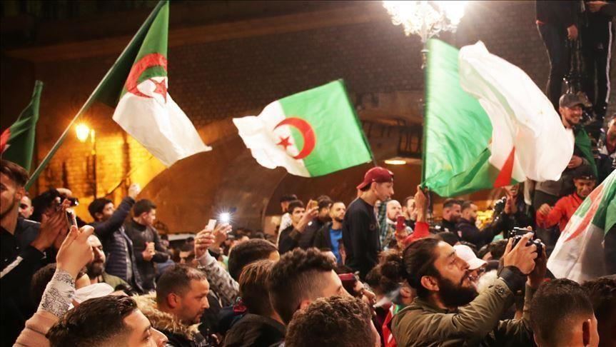 Jumat Pertama Ramadhan Warga Aljazair Demo Tuntut Pembersihan Pejabat Era Bouteflika