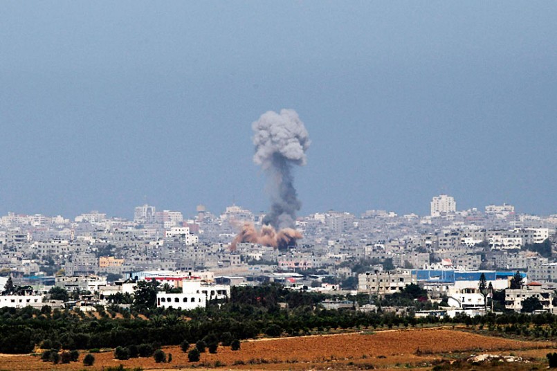 Israel Serang Dua Posisi Hamas di Jalur Gaza yang Diblokade
