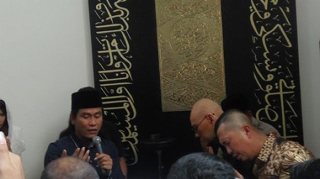 Ucapkan Syahadat, Deddy Corbuzier Resmi Masuk Islam