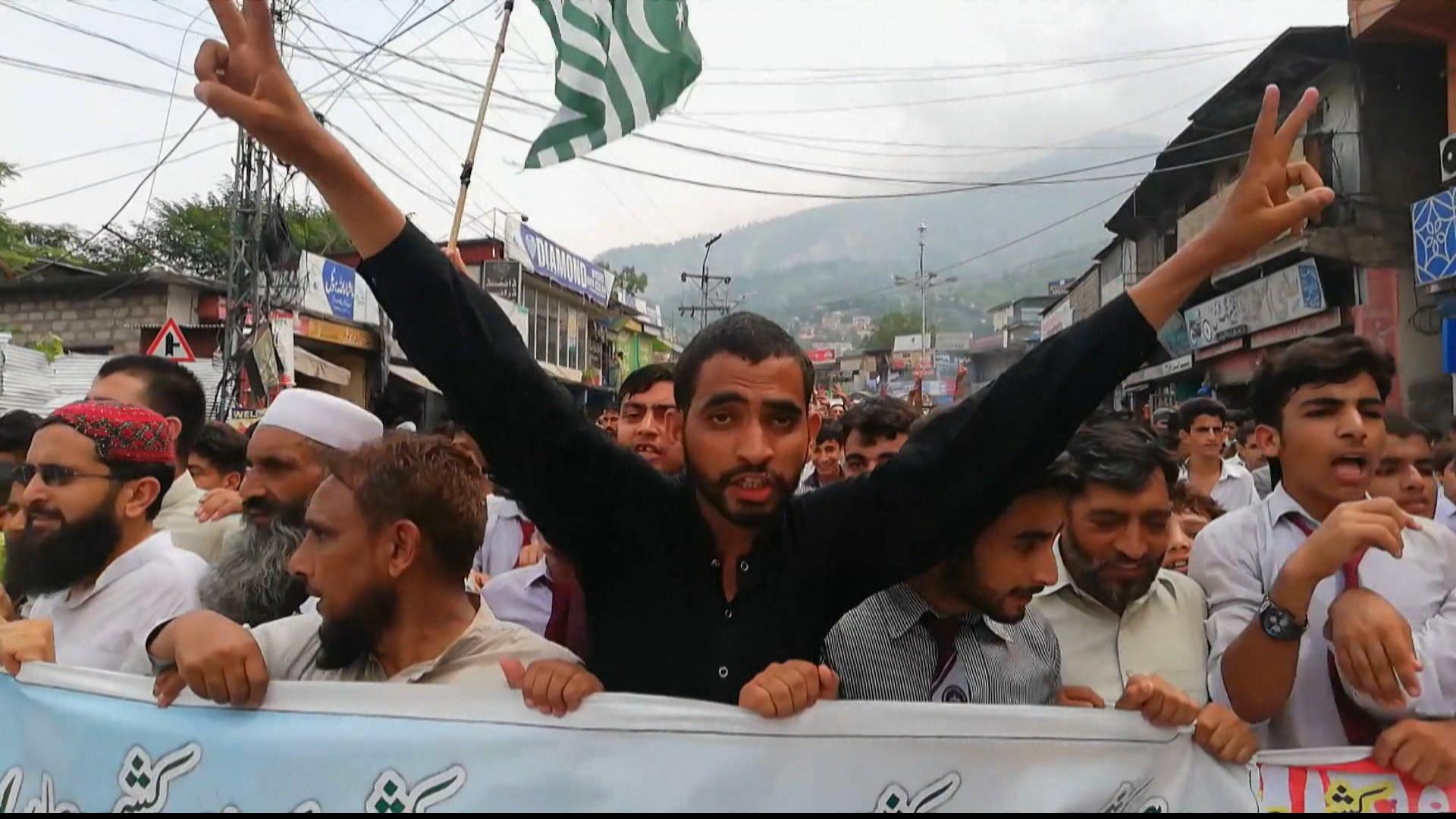 Jam Malam di Kashmir Mereda Jelang Idul Adha