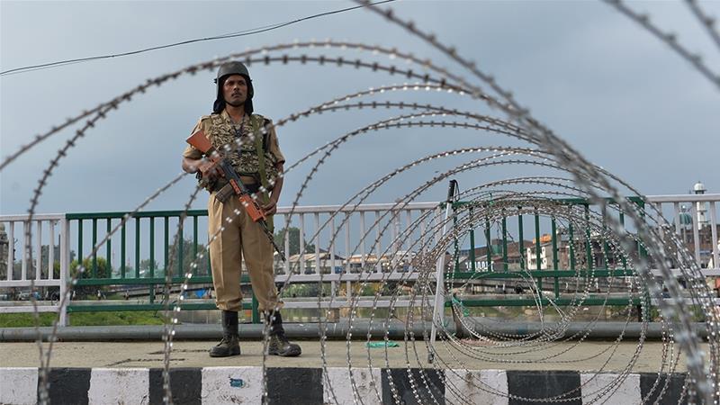 Srinagar Kashmir Jadi Kota Labirin Kawat Berduri dan Penghalang Baja