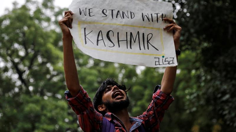Warga Hindu dari Kashmir Rayakan Langkah India, Muslim Merasa Tertipu