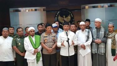 Terima Aspirasi Umat Islam, Wiranto Janji Tuntaskan Kasus Pembakaran Bendera Tauhid