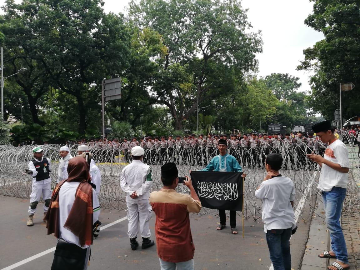 Cegah Aksi Bela Tauhid, Aparat Blokir Jalan Menuju ke Istana Negara