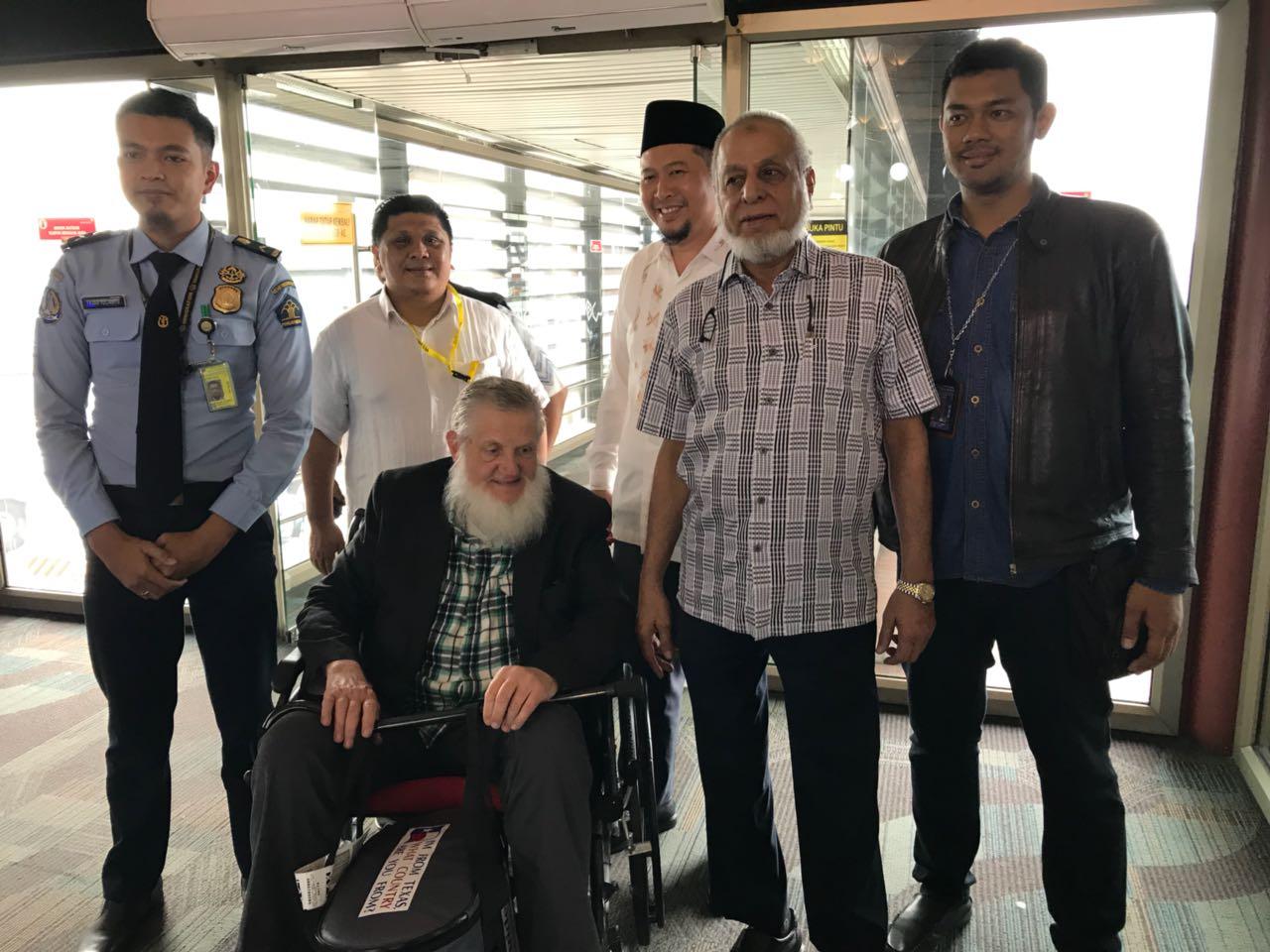 Alhamdulillah, Syaikh Yusuf Estes telah Tiba di Indonesia