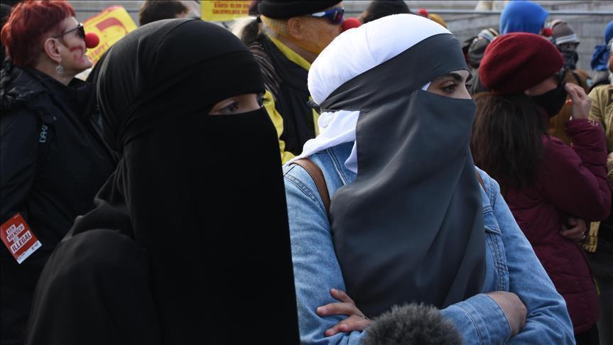 Warga Kanada Protes Diskriminasi Niqab