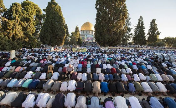 Lebih dari 100 Ribu Umat Islam Shalat Ied di Masjid Al-Aqsha