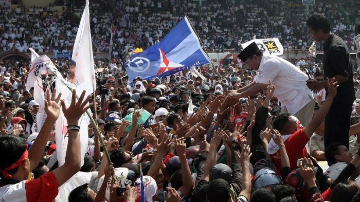 Kampanye di Makassar, Prabowo Sebut Lembaga Survei Banyak Bohong