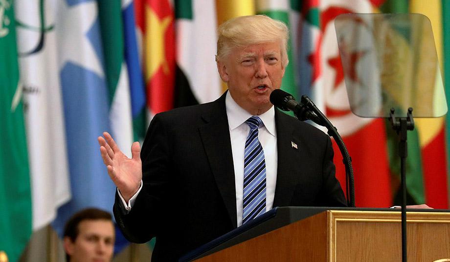 Di Riyadh, Trump Minta Para Pemimpin Muslim Perangi Teroris