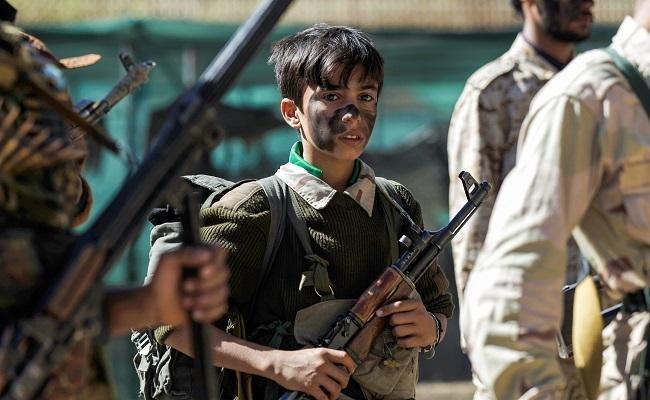Pemberontak Syi'ah Houtsi Rekrut 900 Anak-anak untuk Dijadikan Tentara di Tahun 2017