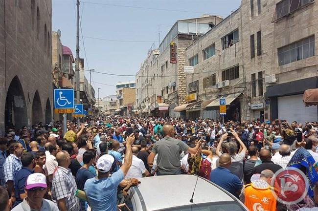 Ribuan Warga Palestina Berbaris Menuju Al-Aqsa untuk Mengecam Langkah Keamanan Israel