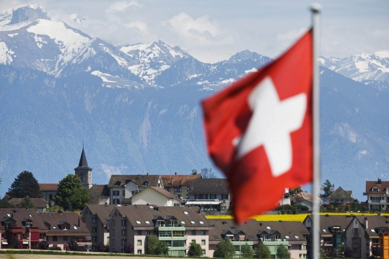 Swiss Akan Denda 5000 USD bagi Siswa Muslim yang Menolak Jabat Tangan dengan Lawan Jenis