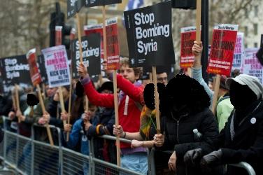 Ratusan Pendemo di London Desak Pemerintah Inggris Hentikan Serangan Udara di Suriah
