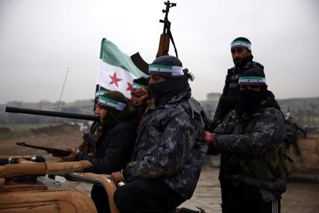 Pejuang Oposisi Suriah Pro-Turki Perkuat Bala Bantuan ke Utara Suriah 