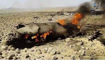 Islamic State (IS) Tembak Jatuh Pesawat Militer Suriah Pembawa Pasokan Amunisi di Deir Al-Zor