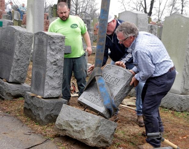Muslim AS Kumpulkan 58.000 USD untuk Membantu Perbaikan Makam Yahudi yang Dirusak