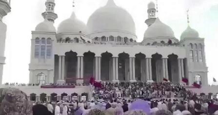 Ribuan Muslim di Cina Berdemo Menentang Rencana Pembongkaran Masjid oleh Pemerintah Komunis