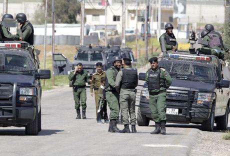 Pria Bersenjata Tembak Mati 5 Agen Intelijen Yordania di Kamp Pengungsi Baqaa