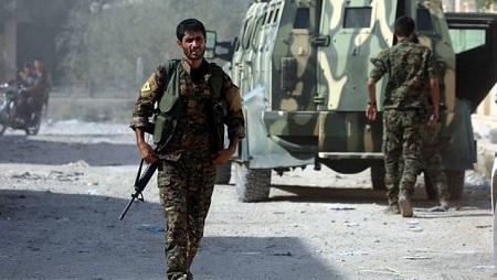SOHR: Islamic State Tewaskan 92 Petempur SDF di Deir Al-Zor Suriah