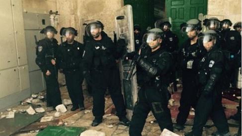Pasukan Polisi Zionis Israel Serbu Masjid Al-Aqsa, Bentrok dengan Jemaah Palestina