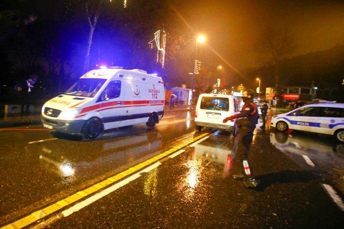 Penyerang Berpakaian Ala Santa Claus Tembak Mati 35 Pengunjung Klub Malam Terkenal di Istanbul